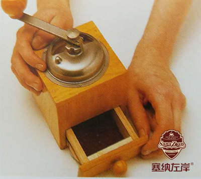 咖啡豆手磨机使用步骤2