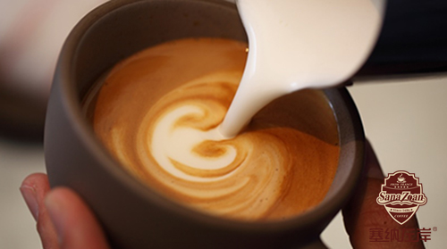 咖啡拉花牛奶融合